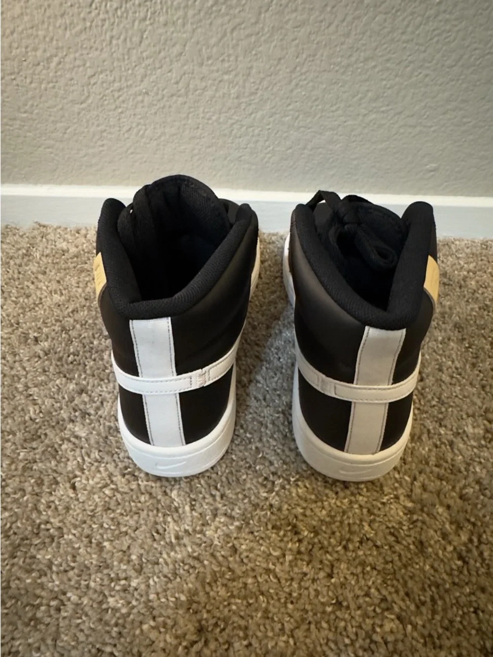 Nike black mid